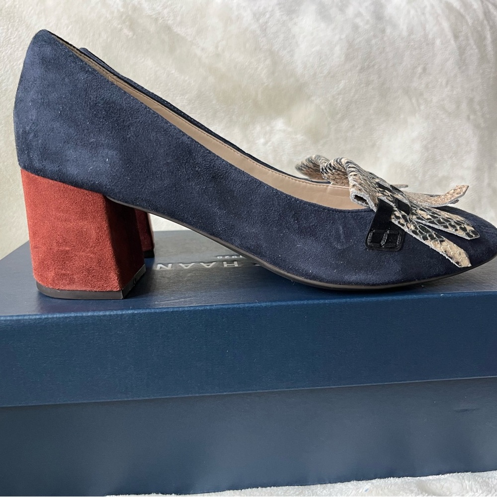 Cole Hahn Blue Suede Pump with snake print size 8